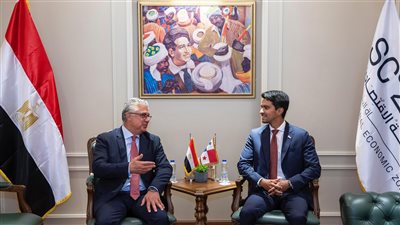 رئيس المنطقة الاقتصادية لقناة السويس يستقبل سفير جمهورية بنما بالقاهرة لتعزيز التعاون في قطاع النقل البحري 