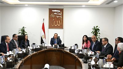 رئيس الوزراء يستعرض الاستراتيجية الوطنية للحرف اليدوية (2025 – 2030)