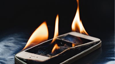 اشتعال هواتف Pixel 6a يثير قلق المستخدمين.. وجوجل تحت الضغط