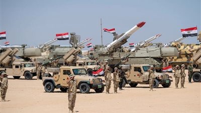 وزير الدفاع يطالب الجيش بأعلى مستويات الجاهزية القتالية