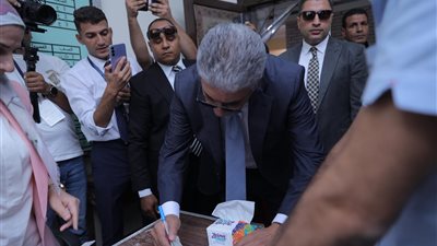 وزير السياحة والآثار يُدلي بصوته في انتخابات مجلس الشيوخ 