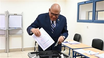 رئيس الهيئة العربية للتصنيع يُدلي بصوته في انتخابات مجلس الشيوخ