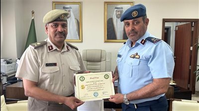 وسام الاستحقاق والدرع الفضى للواء الركن طيار غانم الشهوانى