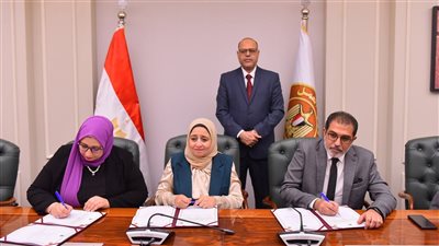 وزير العمل يشهد توقيع بروتوكول تعاون مع مؤسستي 