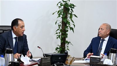 رئيس الوزراء يستعرض الفرص الاستثمارية ببعض الأراضي الفضاء على كورنيش النيل