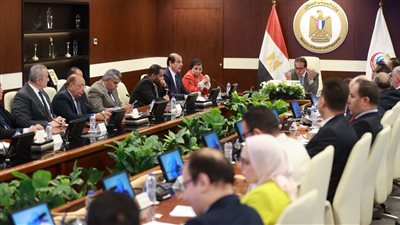 وزير الصحة يعقد اجتماعه الدوري مع قيادات الوزارة ورؤساء القطاعات والهيئات 