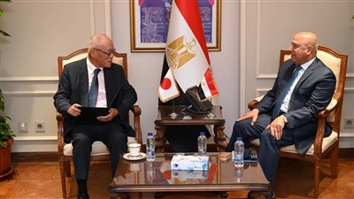وزير الصناعة والنقل يستقبل السفير الياباني بالقاهرة