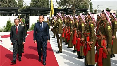 مراسم استقبال رسمية لرئيس الوزراء لدى وصوله مقر مجلس الوزراء الأردني