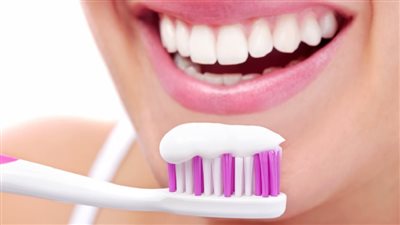 ابتكار مذهل.. معجون أسنان من شعر الإنسان لعلاج التسوس