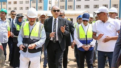 وزير قطاع الأعمال يتفقد مشروع إنشاء مجمع مدارس تنفذه شركة النصر للمقاولات بالجيزة