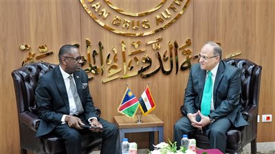 رئيس هيئة الدواء المصرية يبحث مع سفير ناميبيا لدى مصر تعزيز التعاون في تنظيم قطاع الدواء