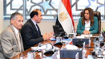 عوض تلتقي فريق عمل برنامج الأمم المتحدة الإنمائي لبحث نتائج التعاون في المشروعات المشتركة