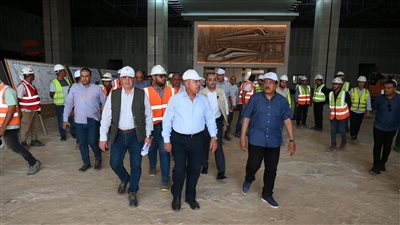 أعمال التشطيبات النهائية لمحطات الخط الأول من شبكة القطار الكهربائي