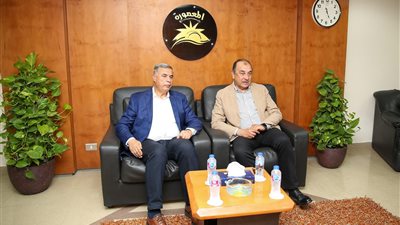 وزير قطاع الأعمال ومحافظ الإسكندرية يبدأن جولة تفقدية بمنطقة المعمورة بلقاء عدد من نواب البرلمان