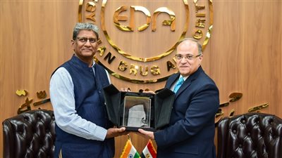 رئيس هيئة الدواء يجتمع مع سفير الهند بالقاهرة لبحث آليات تعزيز التعاون الدوائي 