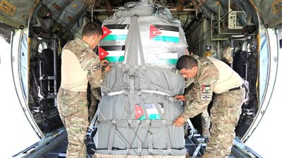 القوات المسلحة الأردنية تنفذ إنزالا جويا جديدا للمساعدات فى غزة