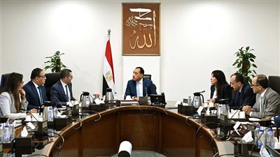 رئيس الوزراء يتابع مع وزير الاستثمار جهود تطوير منظومة الإفراج الجمركي