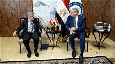 وزير البترول يستقبل سفير تشيلي بالقاهرة