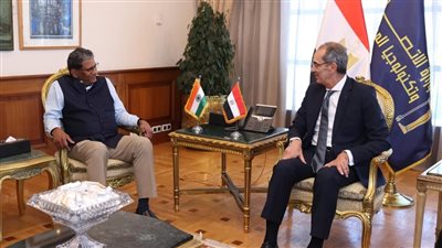 وزير الاتصالات يبحث مع سفير الهند بالقاهرة تعزيز التعاون في مجالات التعهيد 