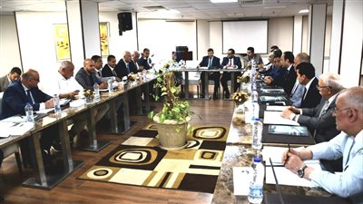  وزير الشباب والرياضة يترأس اجتماعًا مع عددٍ من مسئولي الشؤون القانونية بالأندية