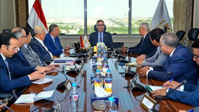 وزير التموين يجتمع مع رئيس مجموعة سامكريت لمتابعة الموقف التنفيذي للمستودع الاستراتيجي بالسويس