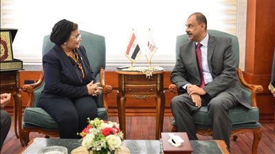 نائب وزير الصحة تبحث مع محافظ سوهاج ملفات الصحة والسكان تنفيذًا لتوجيهات الدكتور خالد عبدالغفار