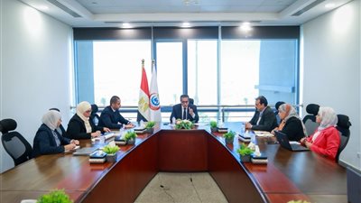 وزير الصحة يناقش مستجدات ملف تكليف أعضاء المهن الصحية ويبحث آليات توزيعهم على المنشآت الصحية