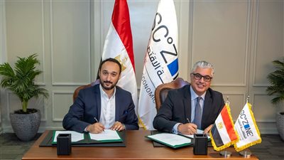 باستثمارات 35 مليون دولار.. رئيس اقتصادية قناة السويس يوقع عقد إنشاء مصنع 