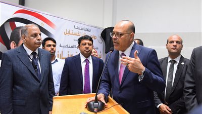 وزير العمل يفتتح صالة الإنتاج الجديدة بشركة جولدن ستارز للملابس الجاهزة بالمحمودية