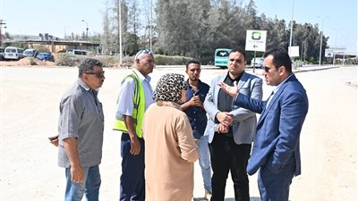 وزير الإسكان يتابع موقف تطوير الطرق والمرافق بالمناطق الصناعية بمساحة 2560 فدانا بالعاشر من رمضان
