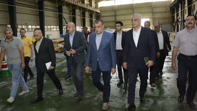 وزير الإنتاج الحربي يطمئن على سير العملية الإنتاجية خلال مرور مفاجيء على شركة أبو زعبل للصناعات الهندسية 