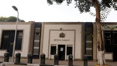 قرار مصري يصدم بريطانيا.. ما قصة حواجز السفارة وكيف تفاعل معها المصريون؟