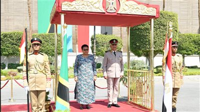 وزير الدفاع والإنتاج الحربى يلتقى وزير الدفاع والخدمة الوطنية التنزانية