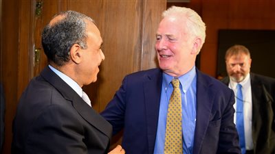 وزير الخارجية يستقبل السيناتور 