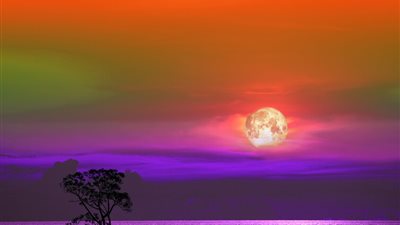 آخر قمر صيفي يزين السماء مع 