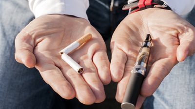 لماذا يحتاج المدخنون إلى جرعات أكبر من فيتامين C؟.. شرح علمي مبسط