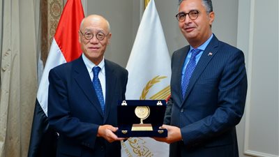 وزير التموين والتجارة الداخلية يلتقي سفير اليابان بالقاهرة لبحث تعزيز فرص الاستثمار والتعاون المشترك