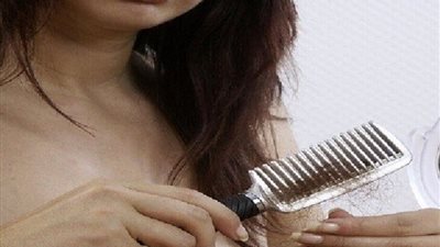 هرمونات النهار والليل.. دراسة تحدد الآلية العلمية وراء ذروة تساقط الشعر في أكتوبر ونوفمبر