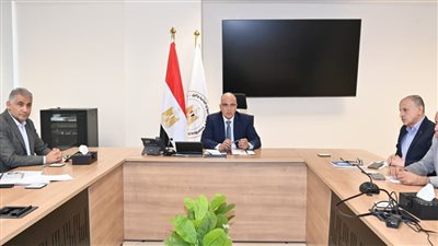 وزير الري يتابع موقف الإجراءات العاجلة التي تقوم بها مصلحة الميكانيكا والكهرباء للتعامل مع حالات الطواريء