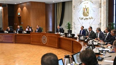 رئيس الوزراء يجتمع برؤساء ومسئولي المجالس التصديرية