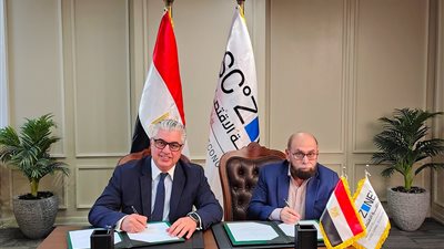 باستثمارات 35.2 مليون دولار أمريكي.. رئيس اقتصادية قناة السويس يوقع عقد مشروع شركة “إنترلووب جروب” 