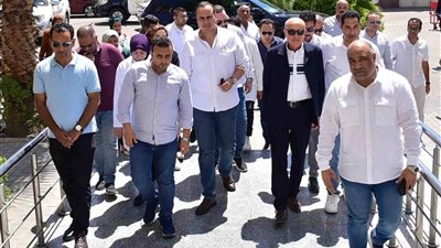 رئيس الرعاية الصحية ومحافظ الأقصر يفتتحان وحدة علاج الأورام ووحدتي عناية القلب والأطفال المبتسرين بمستشفى الكرنك