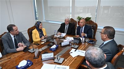 وزير الصناعة يعقد اجتماعاً موسعاً مع وزير التعليم العالي والبحث العلمي لمتابعة الخطوات التنفيذية لإنشاء جامعة النقل المصرية
