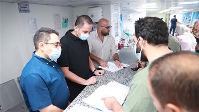 نائب وزير الصحة يجري جولة تفقدية مفاجئة لمستشفيي التأمين الصحي والصدر بالمنيا ويوجه بصرف مكافأة للعاملين بمستشفى الصدر