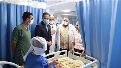 نائب وزير الصحة يتفقد مستشفى علاج الأورام بسمالوط والمركز الإقليمي لنقل الدم بالمنيا