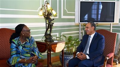 وزير الخارجية يلتقي وزيرة العلاقات الدولية والتجارة الناميبية