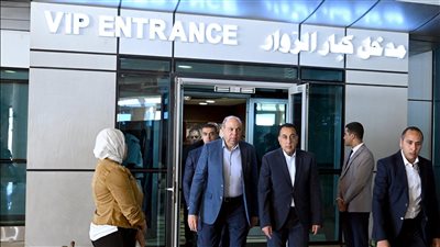 رئيس الوزراء يستهل جولته بتفقد الأعمال الجارية لتطوير مطار سفنكس الدولي