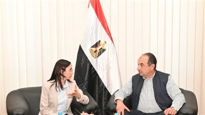 وزير قطاع الأعمال يلتقي محافظ البحيرة في مستهل زيارته لشركة مصر للغزل والنسيج وصباغي البيضا بكفر الدوار