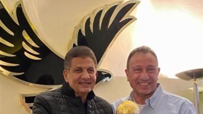 أسطورة الأهلي يوجه رسالة لمحمود الخطيب ويعلق على قرار رحيله 