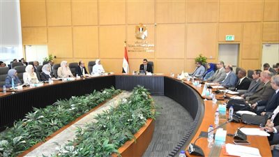 وزير الإسكان يعقد اجتماعًا موسعًا مع مسئولي مديريات الإسكان بمختلف المحافظات